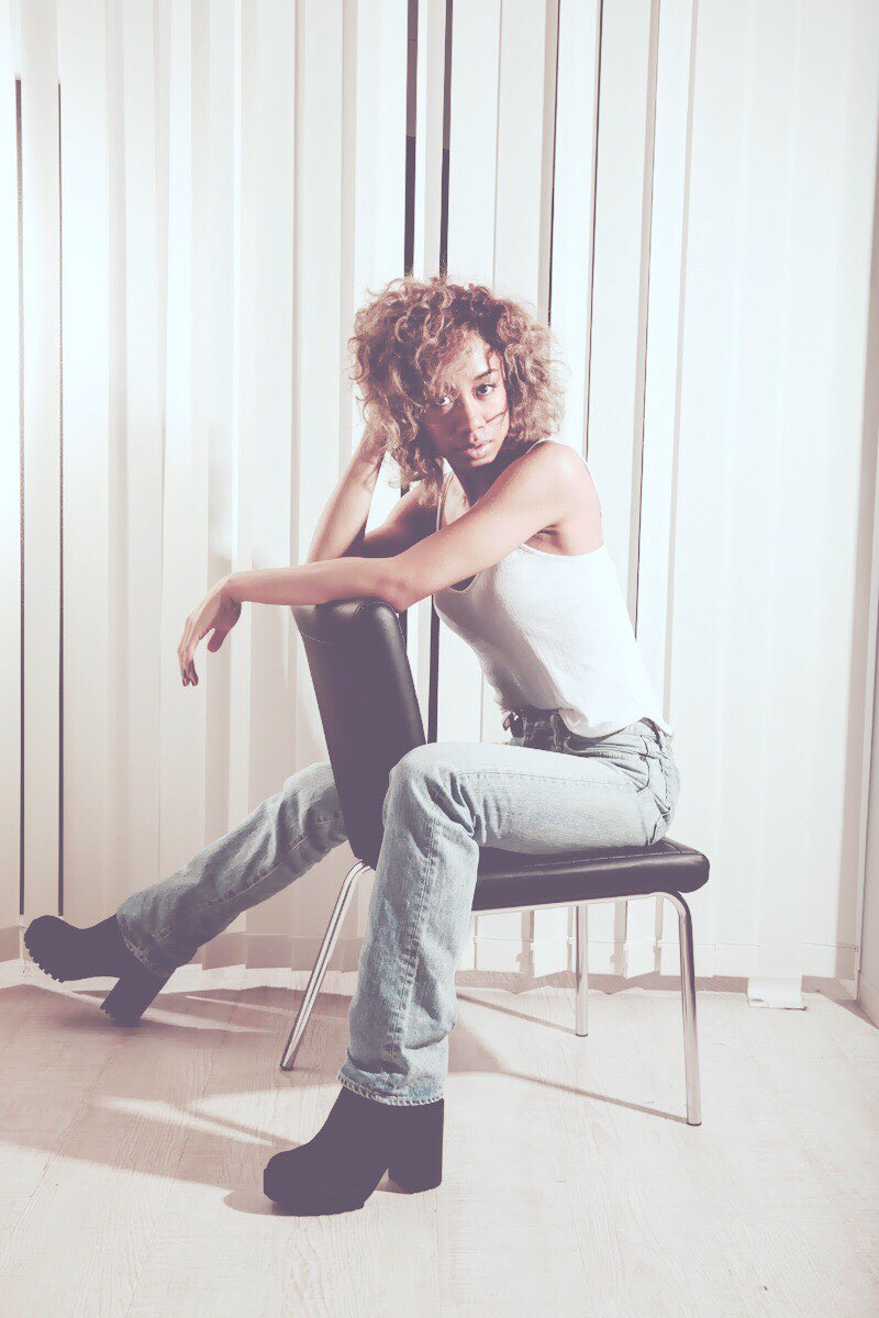 若林 佑真 Na Twitteru そして 5人目はアメリカと日本のハーフで シンガーの Ariel 未来 6人目は 日本と台湾のハーフ で 歌って踊れるイケメン俳優 結城駿