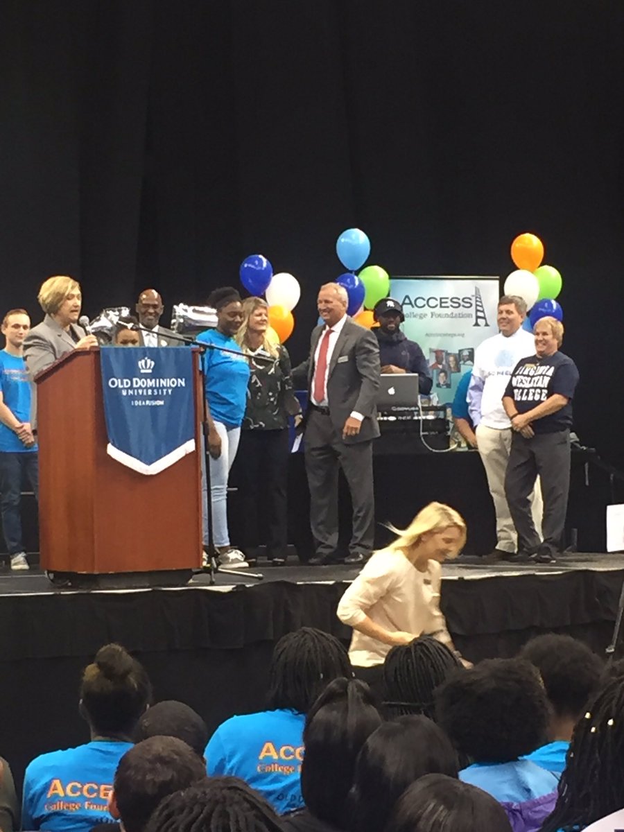 tinker_tree's tweet photo. My Keona won a $1,000 scholarship!!!!!! #catchmeincollege2017 #PLTWproud https://t.co/ZBPV4KogPw