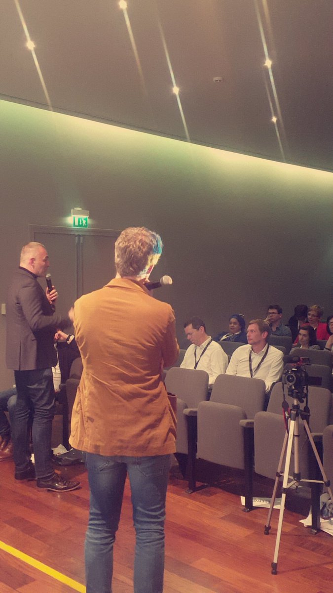 Capitaine's tweet photo. 🚀 Au #NCD17 ça fusent de questions pour Pascal Lannoo de @Voyagessncf_com https://t.co/h9bcOCtW9N