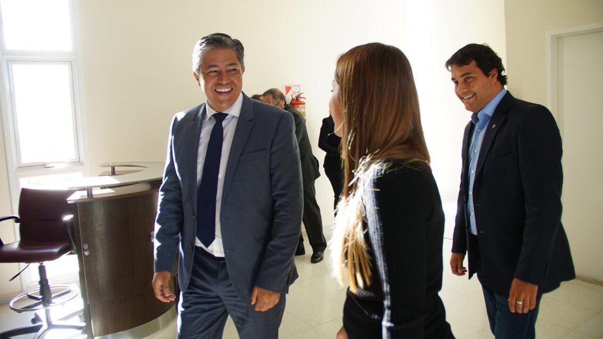 #JovenesLideres Políticos y comunitarios <a href="/LegislaturaNqn/">Legislatura de la Provincia del Neuquén</a> <a href="/Rolo_Figueroa/">Rolo Figueroa</a> <a href="/CarlinKoopmann/">Carlos Koopmann</a> <a href="/julietacorroza/">Julieta Corroza</a> <a href="/DiputadosMPN/">Diputad@s MPN</a>