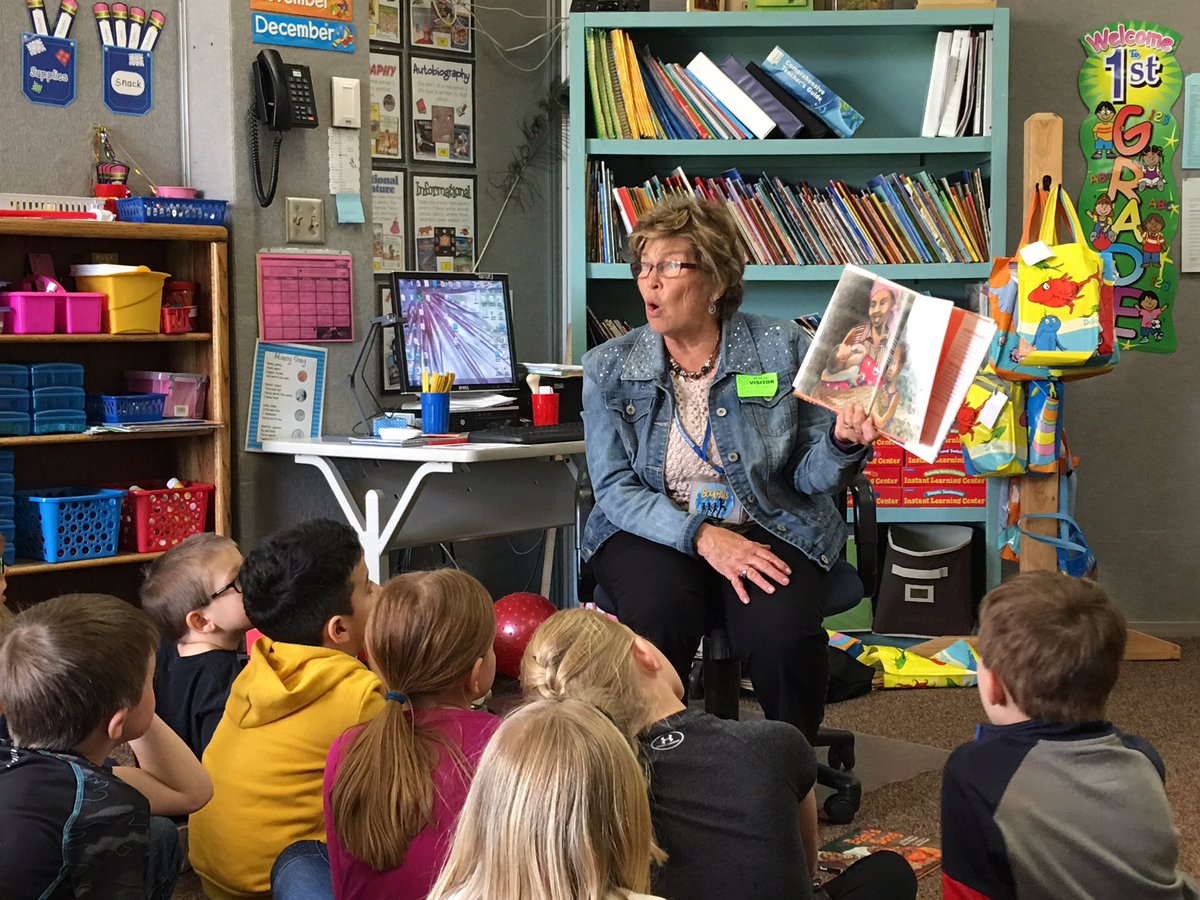 AsfeldSandy's tweet image. Thank you to Brayden&apos;s grandma for reading to us today!! #cserocori #csestrong #cse2028