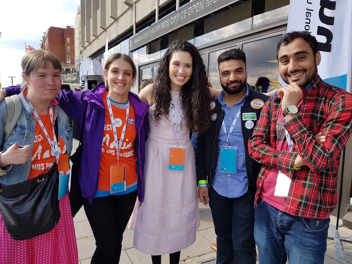 AyoBMEStudents's tweet photo. Malia and Delegates! #ReElectMalia #NUSDelegate #NUSNC17 https://t.co/4Dv6rwNyLE