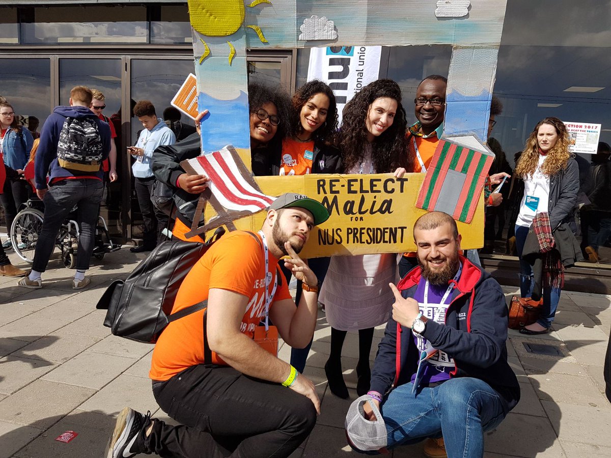 AyoBMEStudents's tweet photo. Malia and Delegates! #ReElectMalia #NUSDelegate #NUSNC17 https://t.co/4Dv6rwNyLE