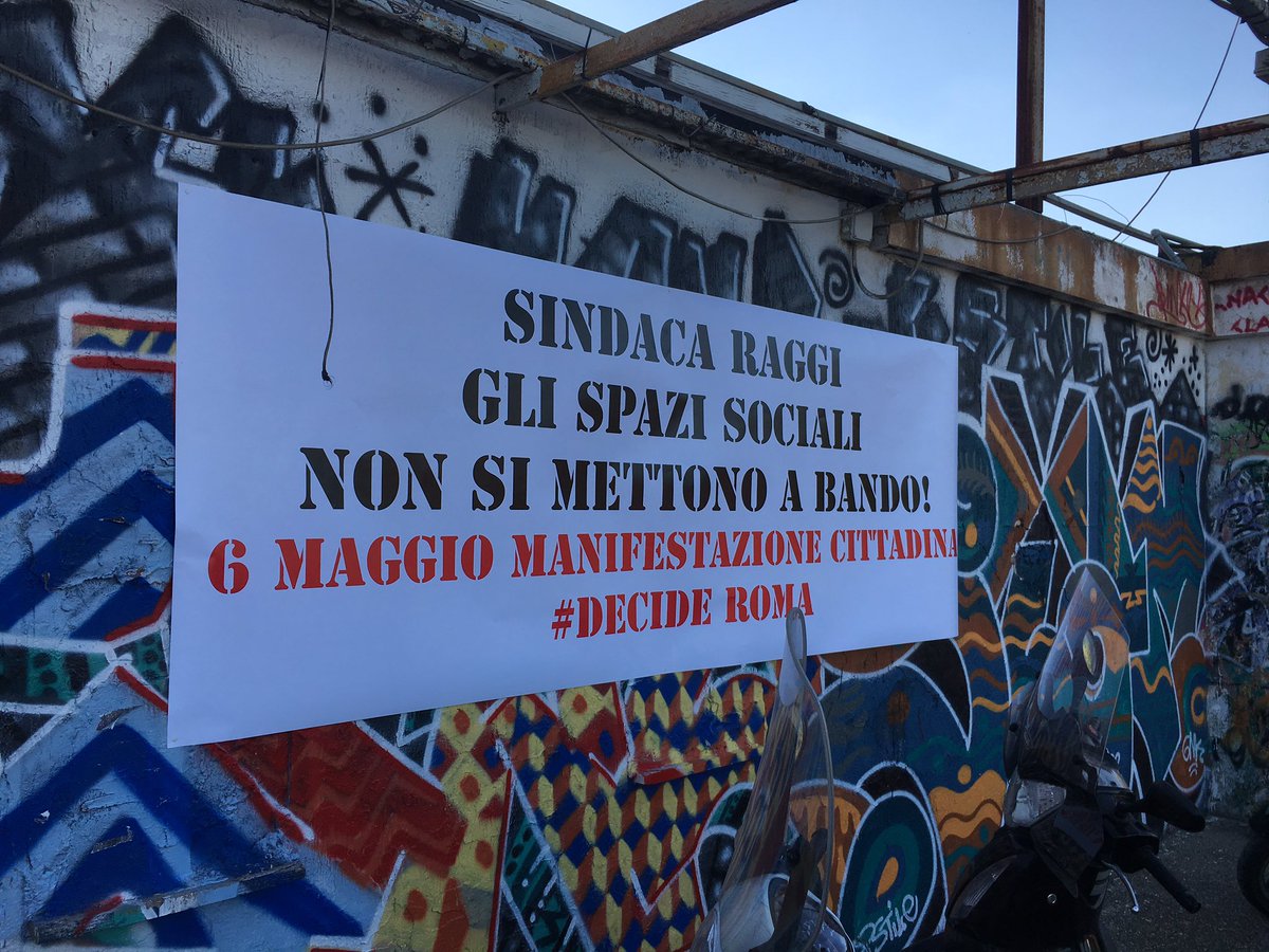 RomaComune's tweet photo. Gli spazi sociali festeggiano la #Liberazione e ne fanno pratica quotidiana. #6maggio Corteo #RomaNonSiVende #nosgomberi #nobando https://t.co/Mp5EHGwJdi