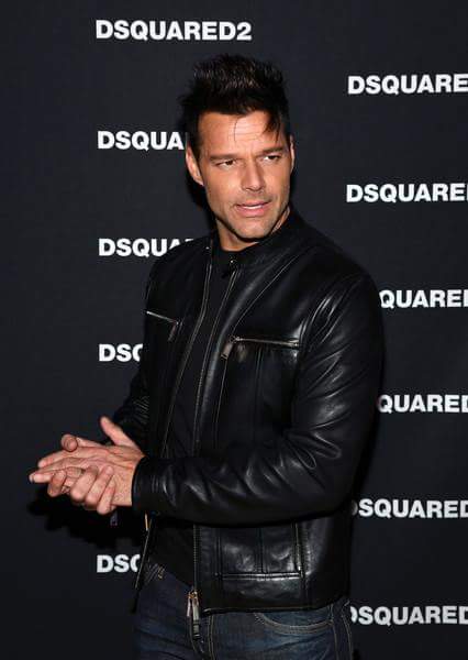 decimebelus's tweet photo. Queremos esa mirada matadora en buenos aires ! Te estamos esperando @ricky_martin @RMwebteam @lonuestrofc https://t.co/Y6x4w6oxoI