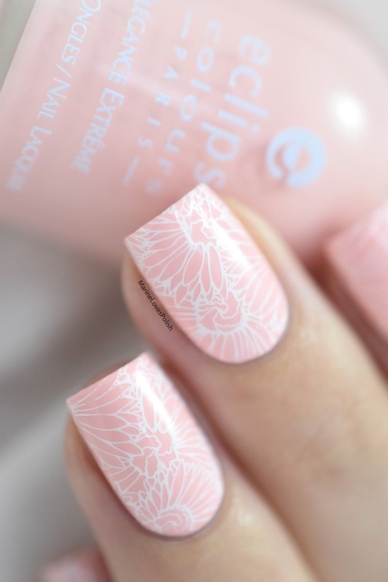 Marine_LP's tweet photo. NOTD 💅🏻 https://t.co/vKbzLZyttF #notd #nails #nailart #stamping #blovesplates https://t.co/ficM9cBdvG