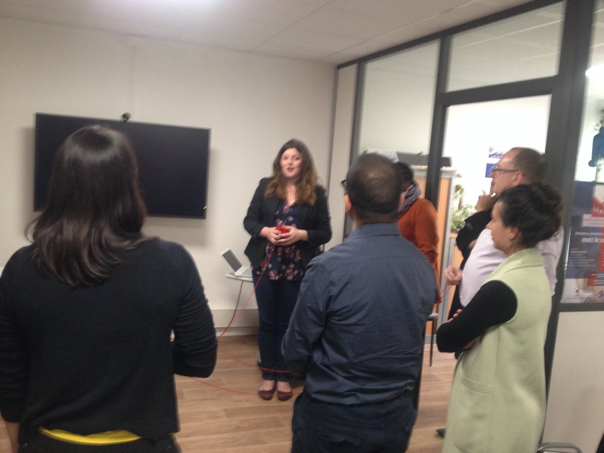 cciessonne's tweet photo. Debut du #clubtic : présentation avec une pelote de laine @cciessonne #lacapsule https://t.co/LGlagA8AXL
