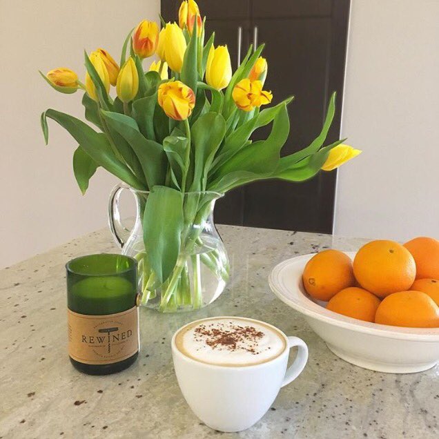 Rewined_Europe's tweet photo. Flowers + coffee + Rewined = HEAVEN ☕️🍷🌼

#wine #candles https://t.co/JmpXOaqW3o https://t.co/9XGLutXKZ2
