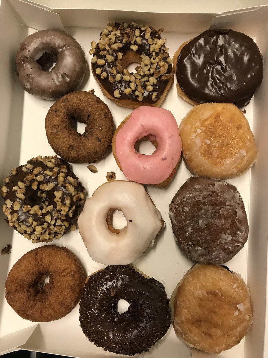 Reidoutloud_'s tweet photo. Hey Digital #IBMer sellers. @Hootsuite is visiting the Coppell office and we have donuts. Come to room 1135 to say hello...and grab a 🍩 https://t.co/6aDkBbiw3Q