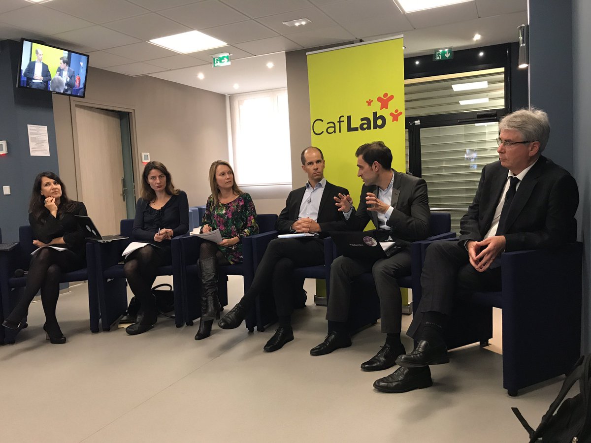 ccharlaix9's tweet photo. Conférence au Caf Lab sur "un RSE" : passionnante https://t.co/mxl0yhKYAf
