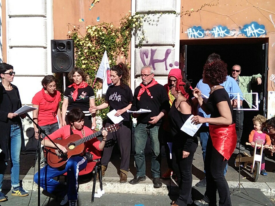 Esc_Atelier's tweet photo. #25aprile Che #liberazione sarebbe senza comunità resistenti? #6maggio corteo #nobando #nosgomberi #RomaNonSiVende https://t.co/9gx1I8wood