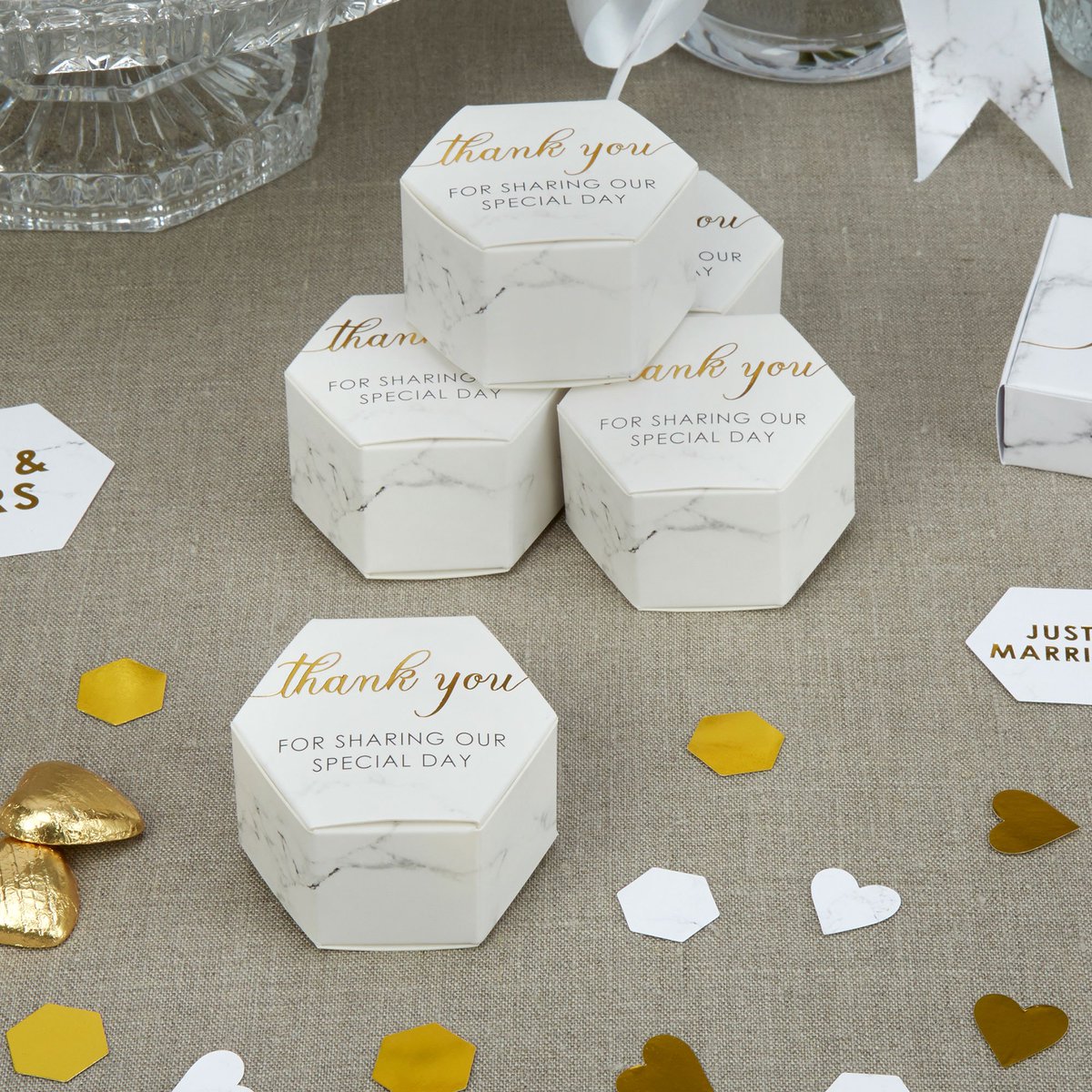 Neviti_de's tweet photo. Gib deinen Gästen ein kleines Dankeschön mit auf den Weg in den Gastgeschenkboxen aus unserer Scripted Marble Kollektion. #Hochzeit https://t.co/px1B5YWb6C