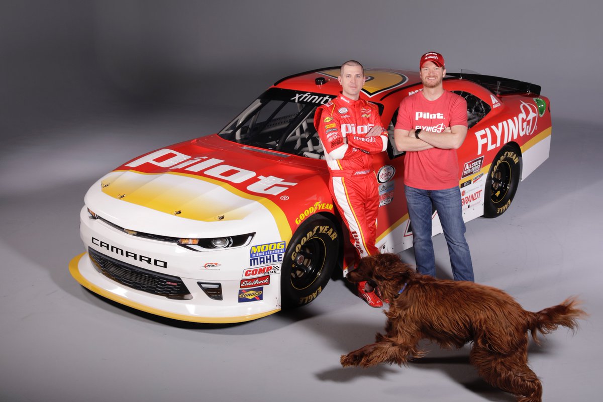 MichaelAnnett's tweet photo. I'll miss watching you on the track, @DaleJr. You've made fans out of all of us.

#NASCAR https://t.co/BNaizTQzRy