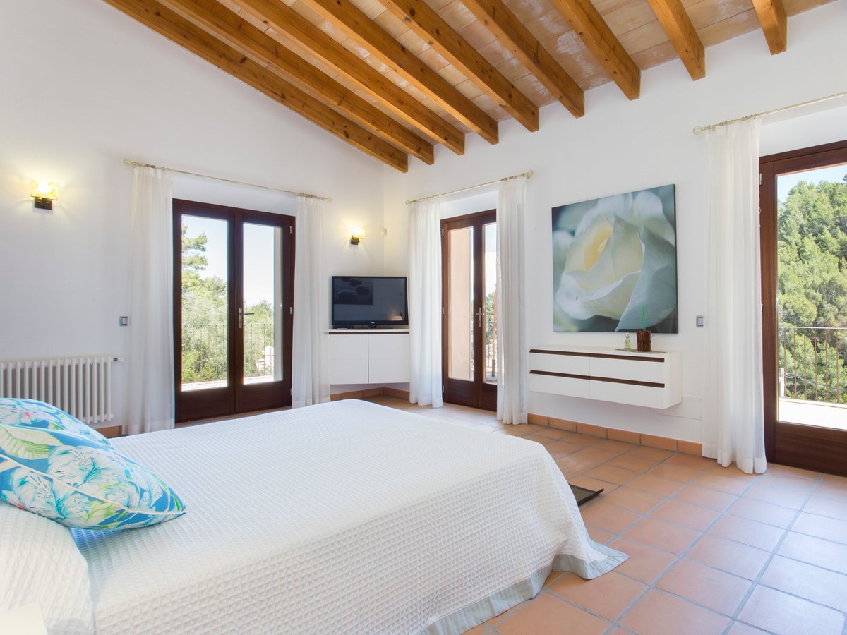 Villa in Cala Deia available for Holiday Rentals during the month of May with 20% discount. Please enquire at info@deialuxe.com #CalaDeia