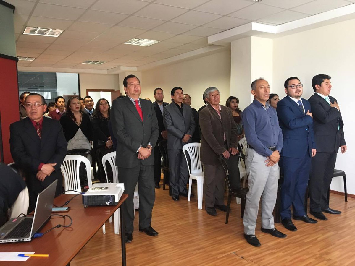 DinarpEc's tweet photo. Inicia #RendiciónDeCuentas del Registro Mercantil de Ambato entonando el Himno Nacional del Ecuador. #RevoluciónRegistral #RMA2016 https://t.co/82q2NdHeWa