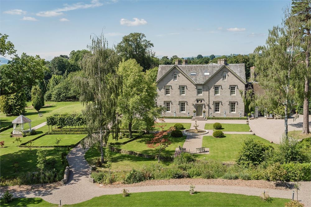 WeddingsByBB's tweet photo. Love filming in new locations.Claire and Michael celebrated their wedding day at #Lemore Manor. https://t.co/BSn5K7CSr8