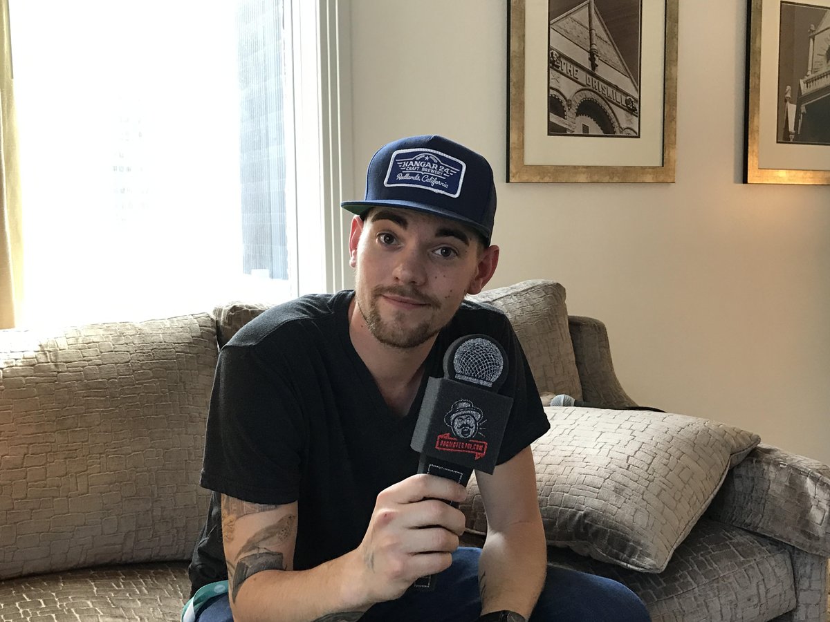 Promoters101's tweet image. Now on @Promoters101 Newly Engaged and Rising Star on the move @apaagency @thebigbadagent Ben Mench Direct Link: is.gd/FkABtc