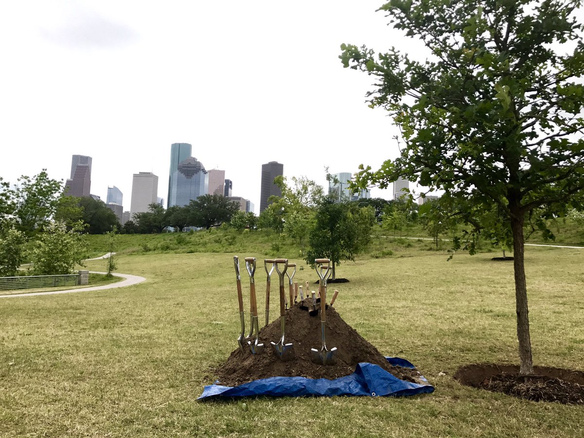 SylvesterTurner's tweet photo. City is deeply saddened by #TerryHershey's passing. We're grateful for her leadership &amp; impact to community. 1 person can make a difference. https://t.co/5bdlQPlzrV