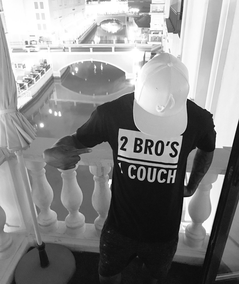 ChinoVv_'s tweet photo. Finally got my @2bros1couch t-shirt here with me in Qatar! #2b1c #SupportThePlatform #alwaysjokes #FootballRoundUp #Banter Vv&amp;out https://t.co/Ofe7xFff7W
