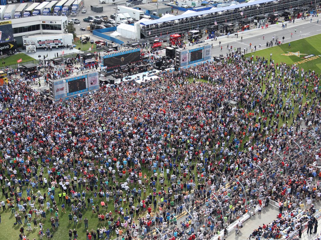DaytonaBeachFun's tweet photo. @country500 returns to Daytona Beach for 3 days of the best in country music, May 26-28! @DISupdates https://t.co/ICDYKCg0t2