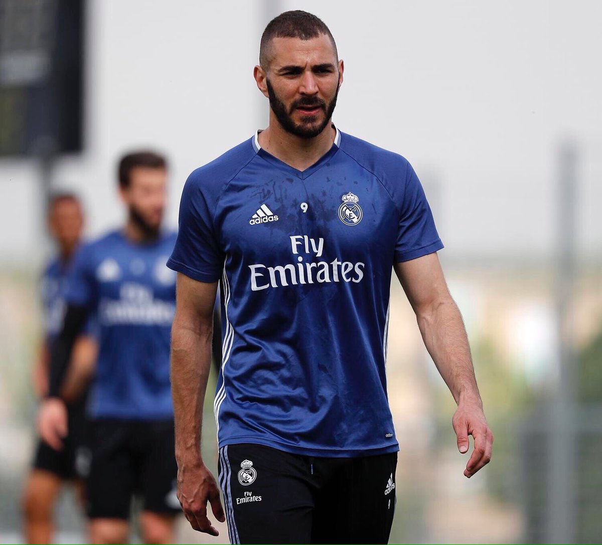 Benzema's tweet photo. Work 💪 #KBNueve @realmadrid #HalaMadrid https://t.co/9YsVfJrhxd