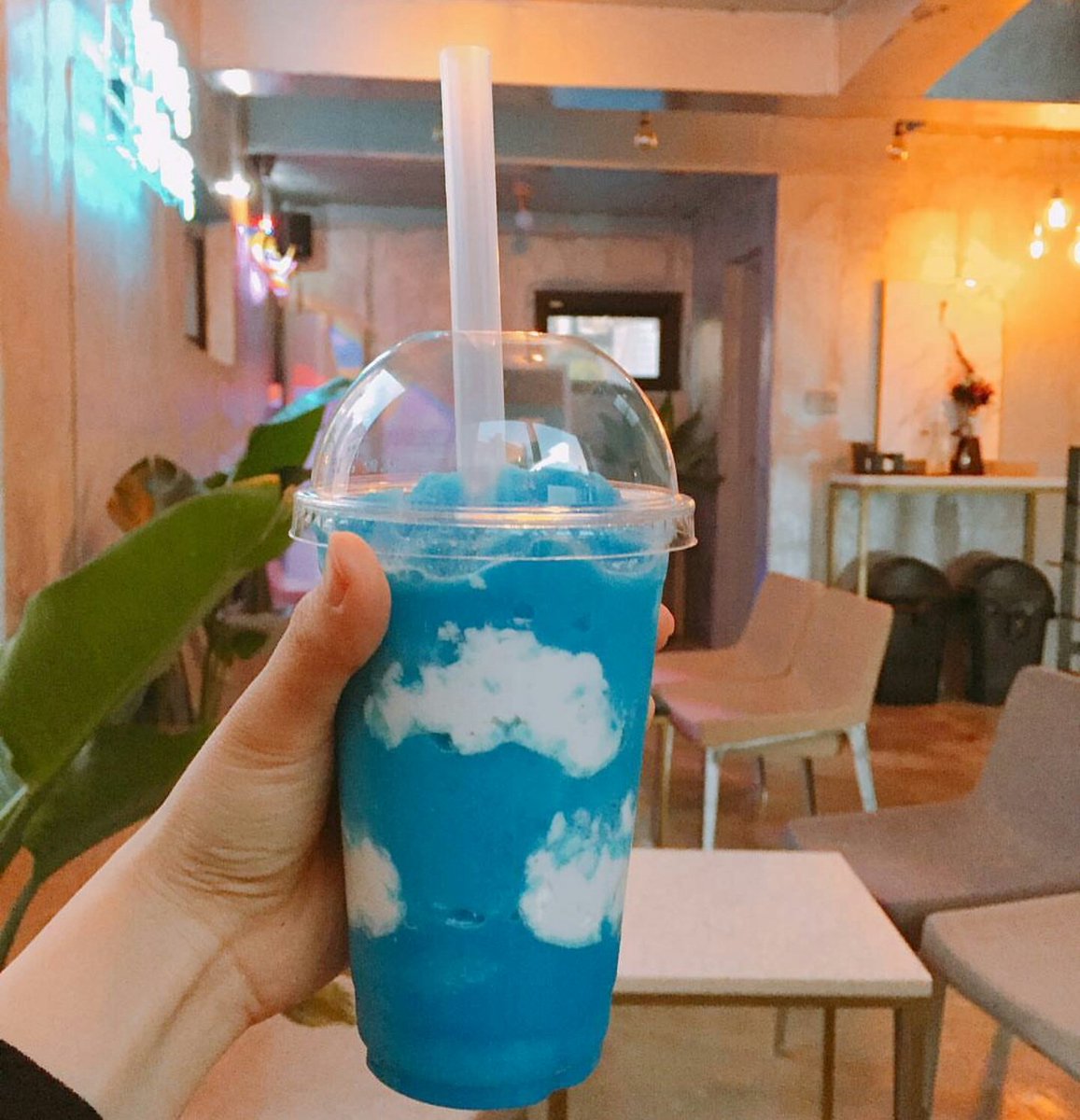 Seoul_Cafe's tweet photo. เครื่องดื่มลายเมฆและท้องฟ้า ☁☁ กำลังฮิตแรงที่แทกู! เมนู Cloud Smoothie และ Green Tea Smoothie ของร้าน brillante เก๋สุดอะไรสุด https://t.co/3qVrN3AFDJ