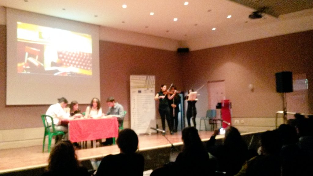 EDHuelva's tweet photo. Magnifica presentación hecha x @IesAlonso en #JACE2017 "Migración en la #UE " @DipuHU @UEmadrid @PE_Espana https://t.co/6FkxFNRYxj