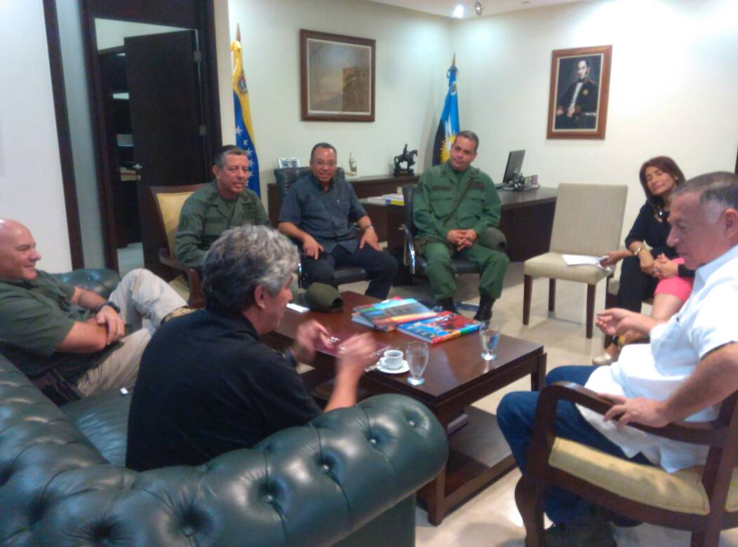 PanchoArias2012's tweet photo. Establecimos un encuentro con el delegado internacional del Lanus FC, todo listo para la fiesta deportiva del jueves en el Pachencho Romero. https://t.co/TckbOM0pjA