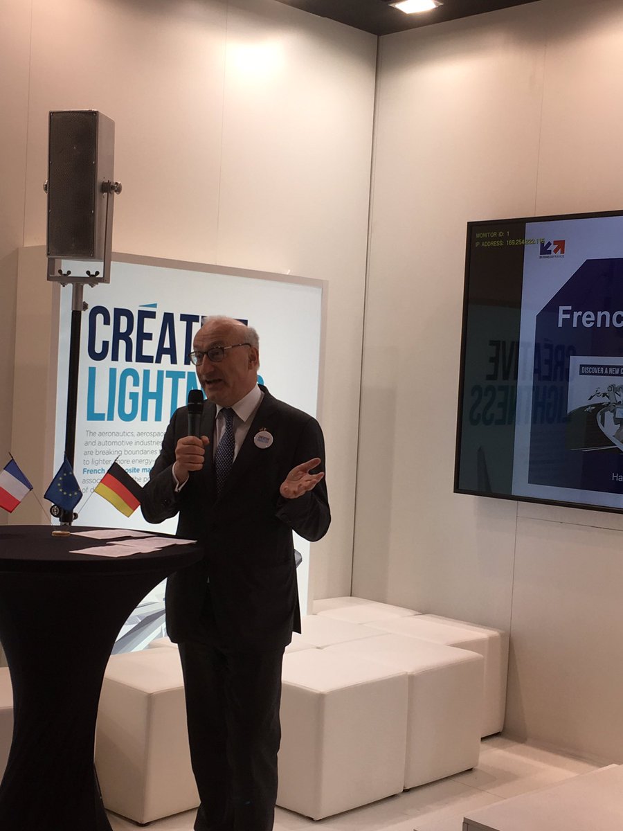 WengsiDuverdier's tweet image. Now begin the French-German networking cocktail #CréativeIndustry #HMI17 @hannover_messe @industrie_futur. Thanks to @Ph_Etienne Ambassador