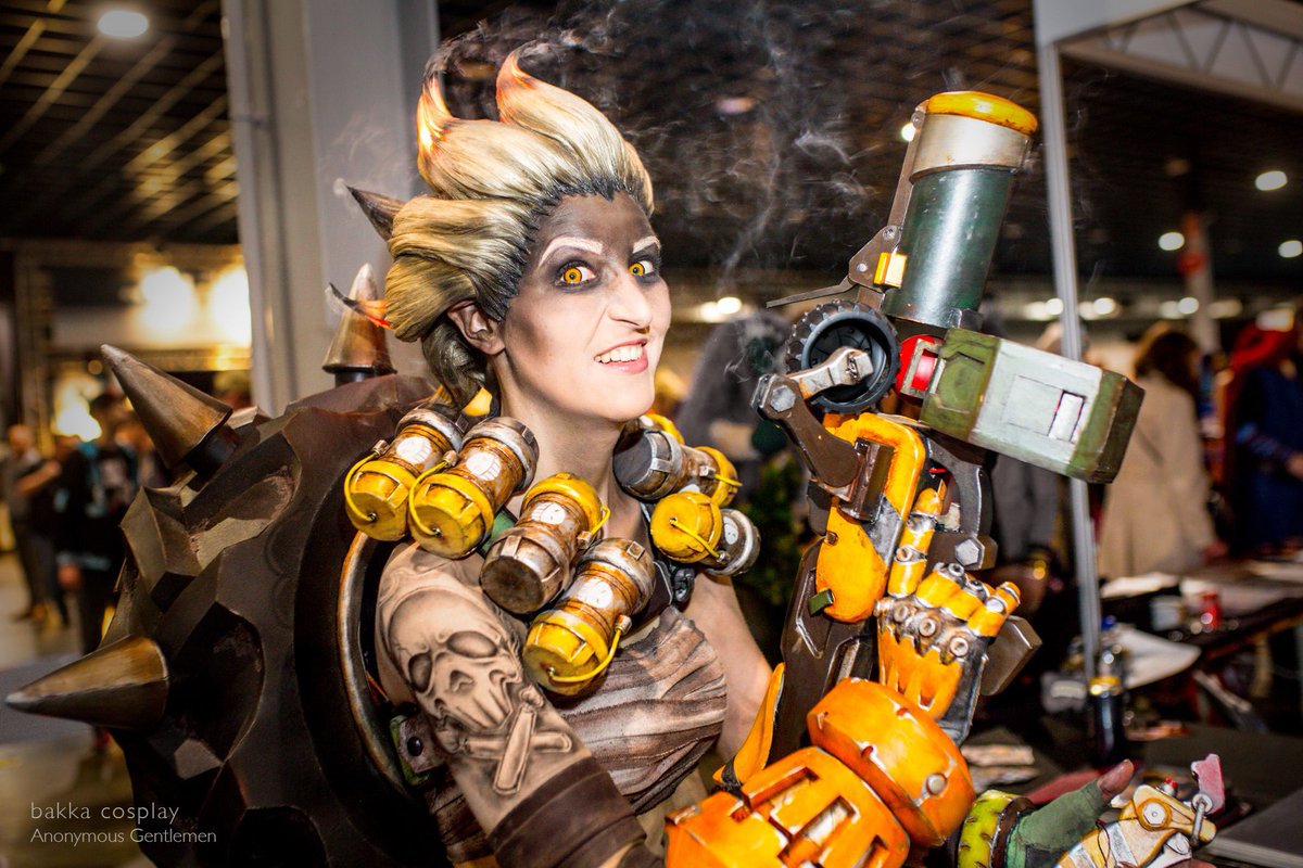 bakkaCosplay's tweet photo. Smoking &amp; glowing wig picture during @dutchcomiccon <3

Photo: #AnonymousGentlemen
#Junkrat #JunkratCosplay #Overwatch #DCC #bakkacosplay https://t.co/yCGLCVxI1u