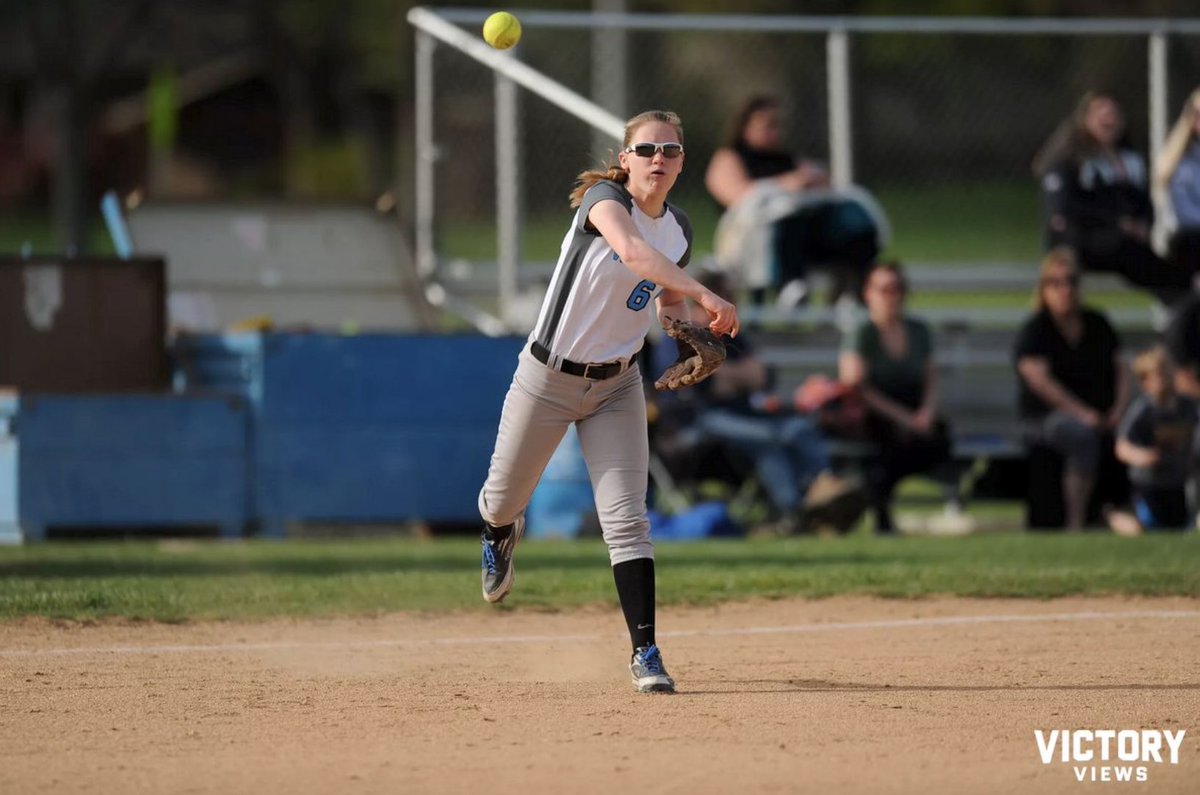 Lots of action in the Willowbrook vs Downers Grove South varsity softball game! bit.ly/2pw5aJj