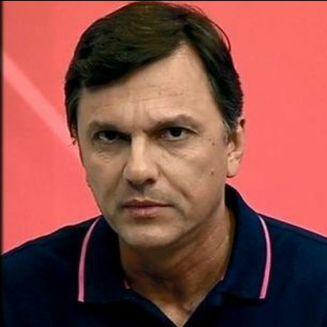 rodrigoolyrio's tweet photo. @brunovicari @jorgenicola @ale_espn @lbertozzi quero saber quando vcs vão assumir que o Mauro é a cara do Zé? #semmedo #falae #bbdebate https://t.co/4yefyFzkJs