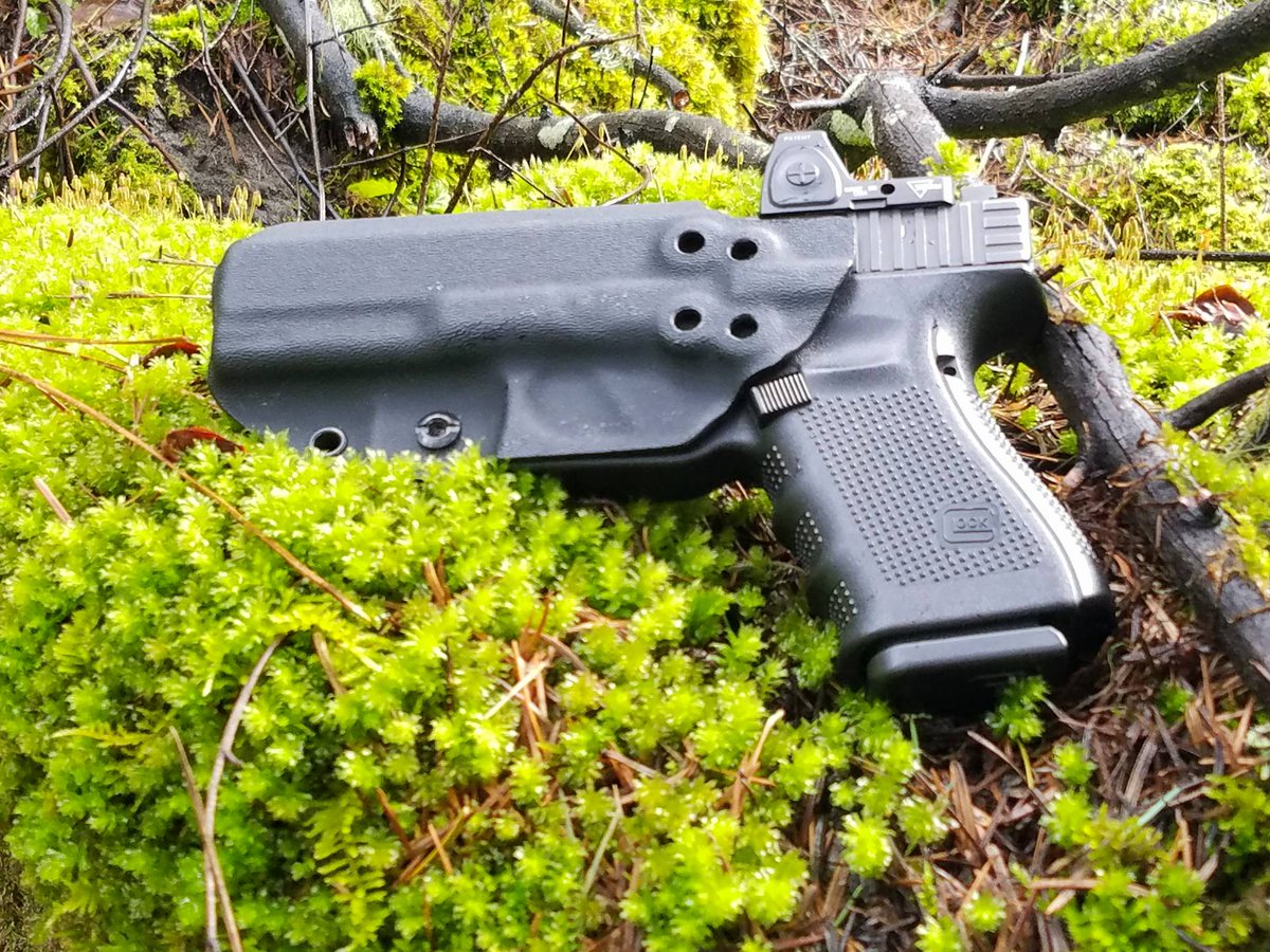 WerkzHolsters's tweet photo. Green: #Werkz Minimalist v2 #holster set up for the #Glock and clearanced for the #RMR. Holes allow ambi #IWB or #AIWB carry. #Idahome https://t.co/6N3FJBl4RM