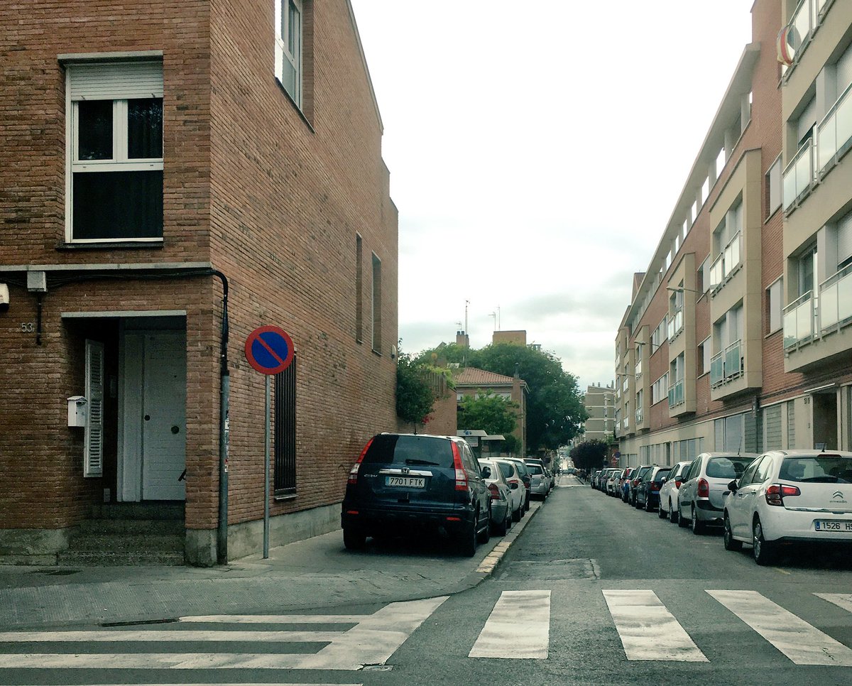 merdadesabadell's tweet photo. A veure... Sabadell, ciutat cívica. No ho dubteu! Foto d'aquesta tarda, carrer de l'Escola Pia @EspavilaSbd  @Aj_Sabadell #respect #vianant https://t.co/1FU8HDRxcS
