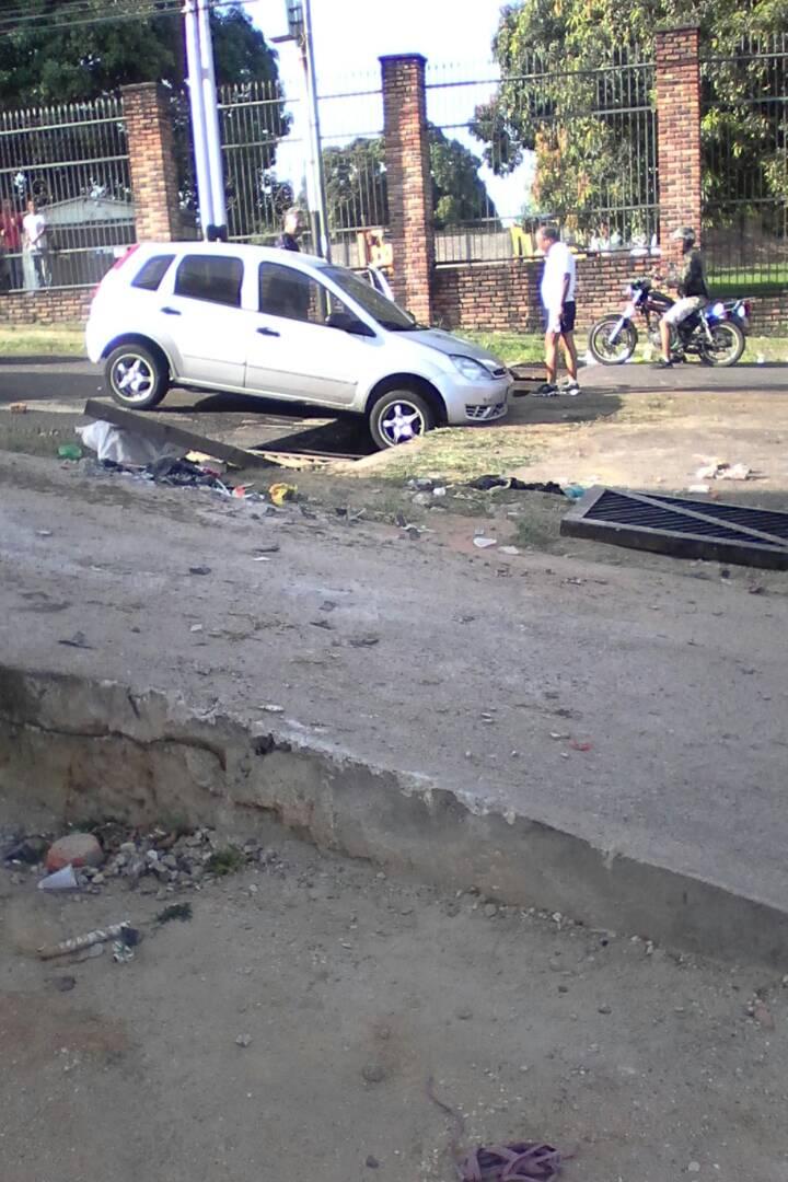 williamcamachol's tweet photo. Mientras la #MudTachiraTerrorista atenta contra el pueblo!. #VielmaMorsConstruyePaz liberando al Táchira del terrorismo, Paramilitar. https://t.co/7Mri9y0F7J