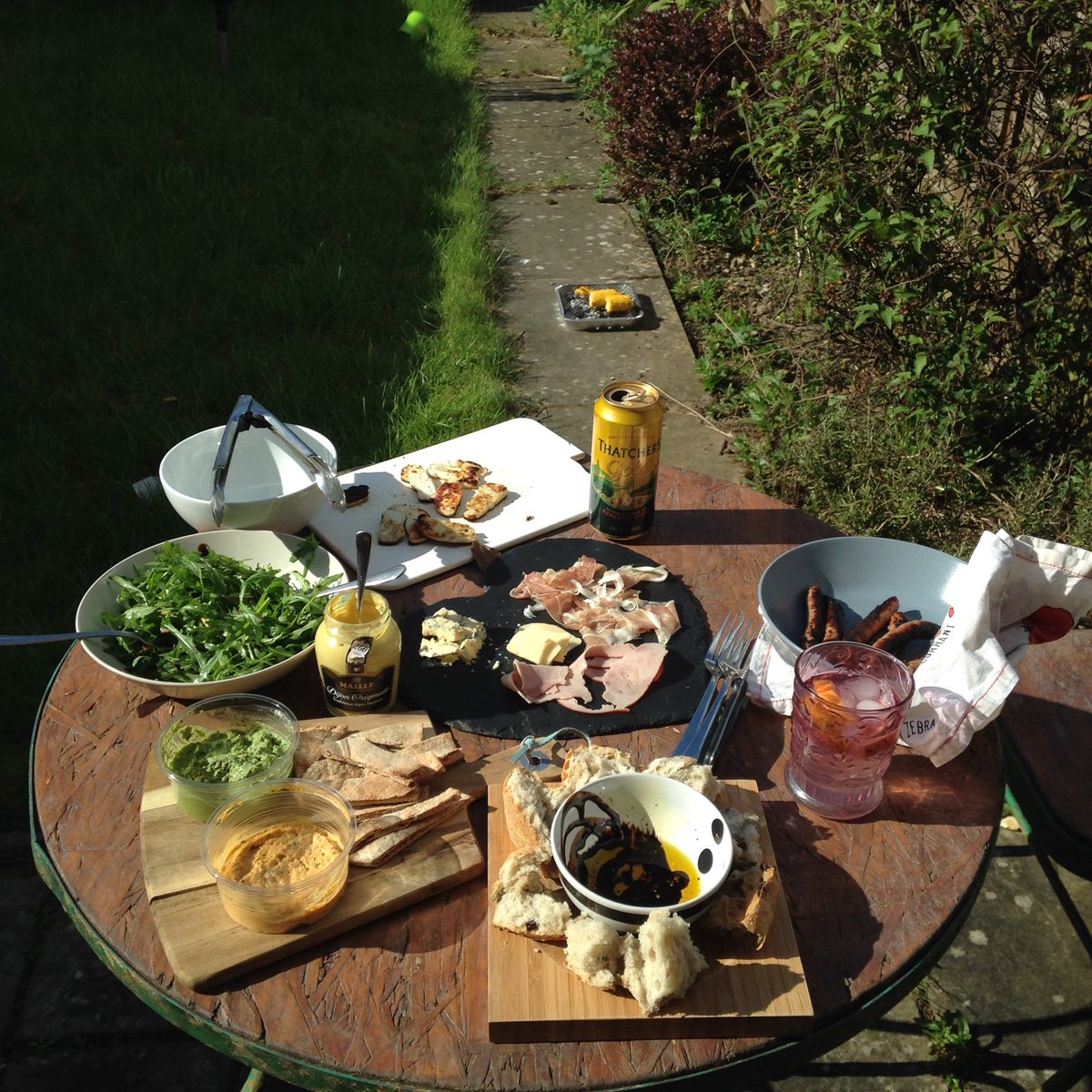 loztanner's tweet photo. First #BBQ of the year. Need to buy a real BBQ. #ItWillDo #LeamingtonSpa #garden #food @Hoxton_Gin and @thatchers_cider https://t.co/WtPeCyIibu