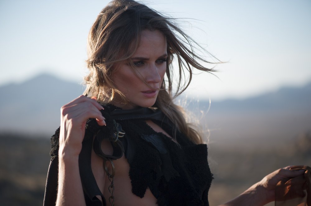 aboutshantel's tweet photo. #ShantelVanSanten #graycard https://t.co/oT7Xh1cbbC