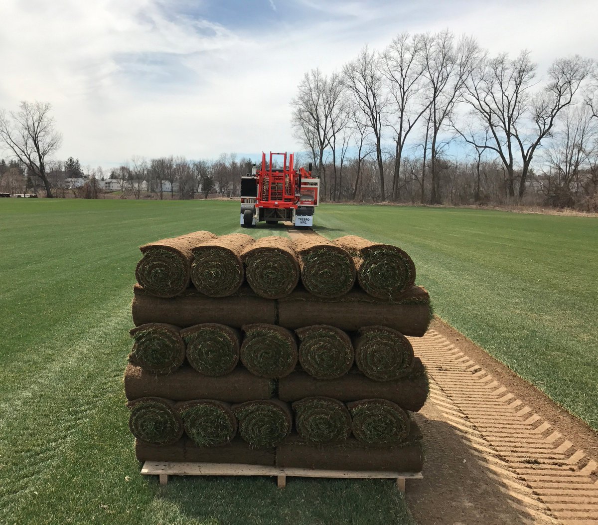 TrebroMfg's tweet photo. A new season at Winding Brook Turf Farms in Connecticut  gets under way with their new Trebro TSR automatic stacking turf harvester https://t.co/g2Q9clX3Ol