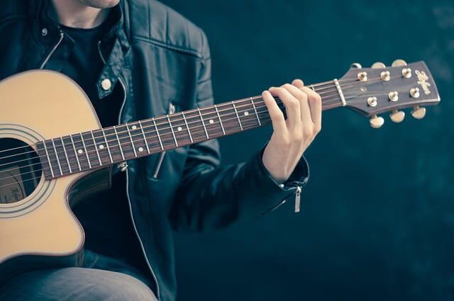AutoParted's tweet image. Tips for Learning to Play the #Guitar - buff.ly/2oEBXXF #MusicMonday