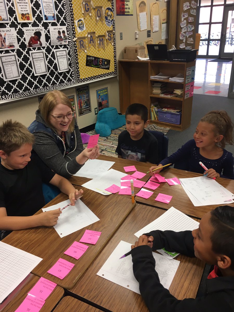 lindsayannecarr's tweet image. Authentic student engagement with 3rd graders and our amazing instructional aide Stacey Northrup! #mathgeniuses @MrsCampos6