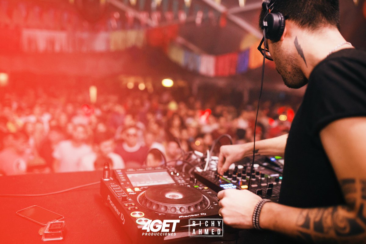4GETProds's tweet photo. GRACIAS!! <3 <3 <3
Increíble noche vivimos en Santa Fe de la mano de #Celis, @SoundProcess y un cierre inolvidable de @Richy_Ahmed 🎉🎈💣💣 https://t.co/0liL2FSEaH