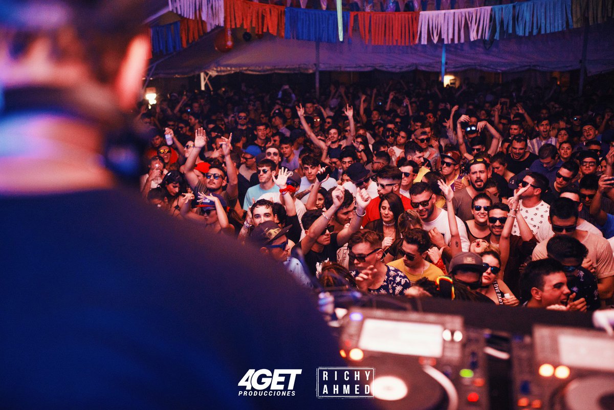 4GETProds's tweet photo. GRACIAS!! <3 <3 <3
Increíble noche vivimos en Santa Fe de la mano de #Celis, @SoundProcess y un cierre inolvidable de @Richy_Ahmed 🎉🎈💣💣 https://t.co/0liL2FSEaH