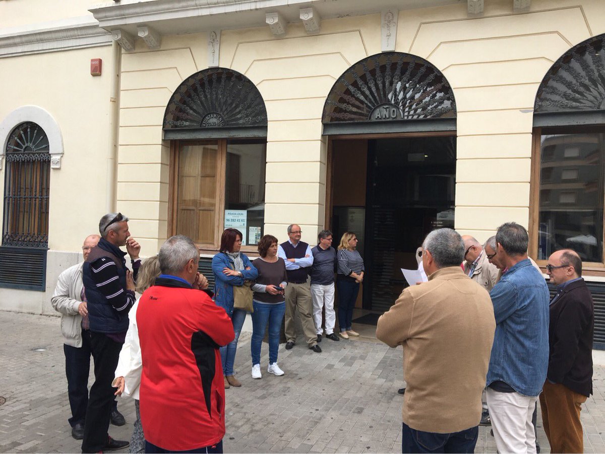 A l'<a href="/AjunTavernesV/">Ajuntament Tavernes de la Valldigna</a> i a les <a href="/cortsval/">Corts Valencianes</a> ! Commemorant la Diada Nacional del PV i exigint inversions dignes i tracte just per part de l'Estat.