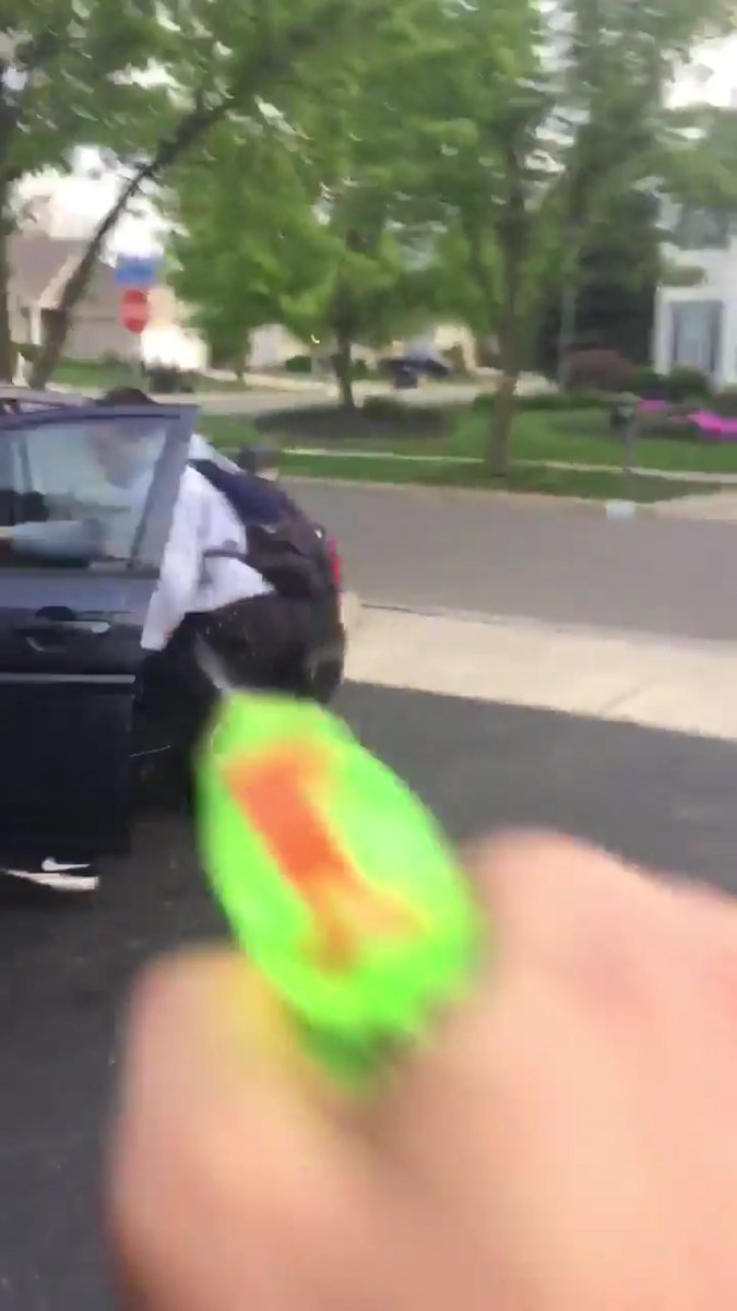 long__silvers's tweet photo. @SquadThought Cmon now, you're say the gun can't hit RJ at 5 feet away 😂 https://t.co/iH8rDGeF29