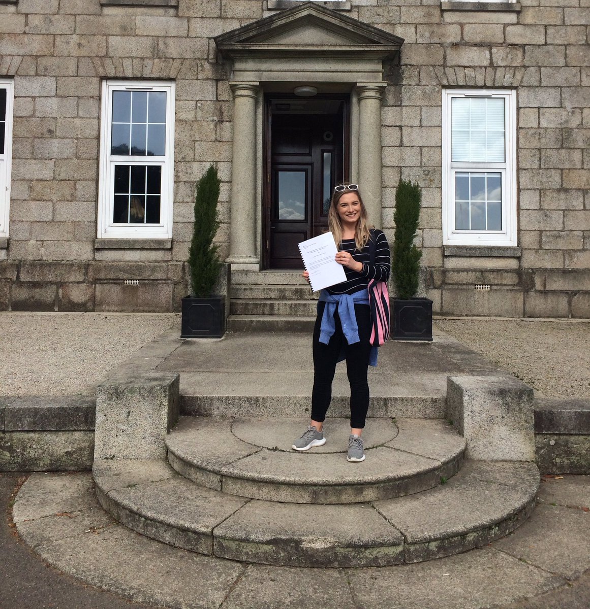 wozzatweet's tweet image. Finished my degree 🎉💕🌊#dissertationhandin #falmouthuniversity #englishwithcreativewriting