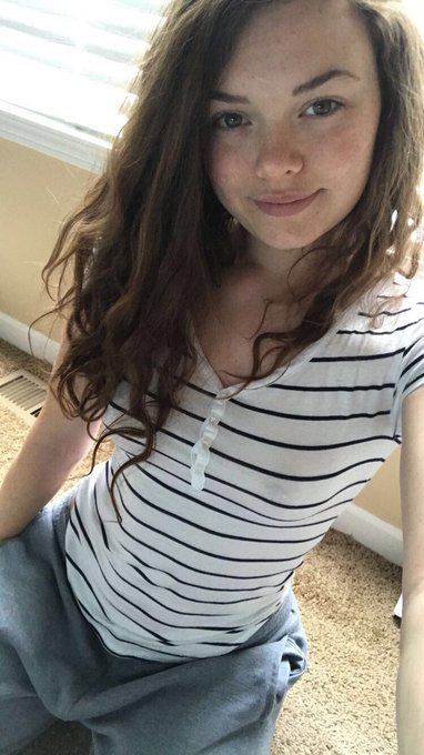 I'm online! Come see me 💕  https://t.co/Bffyc7NOaV https://t.co/JoemQbsxVx<a href="/tag/newprofilepic"class="tags"><span>#newprofilepic</span></a>