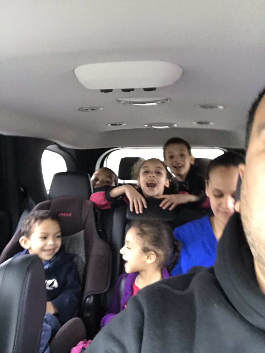 MyBrosKeeper00's tweet photo. Ryley &amp; Ryan with their cousins in NYC !!!     Oh how we miss them !!! https://t.co/8keSy8FIt7