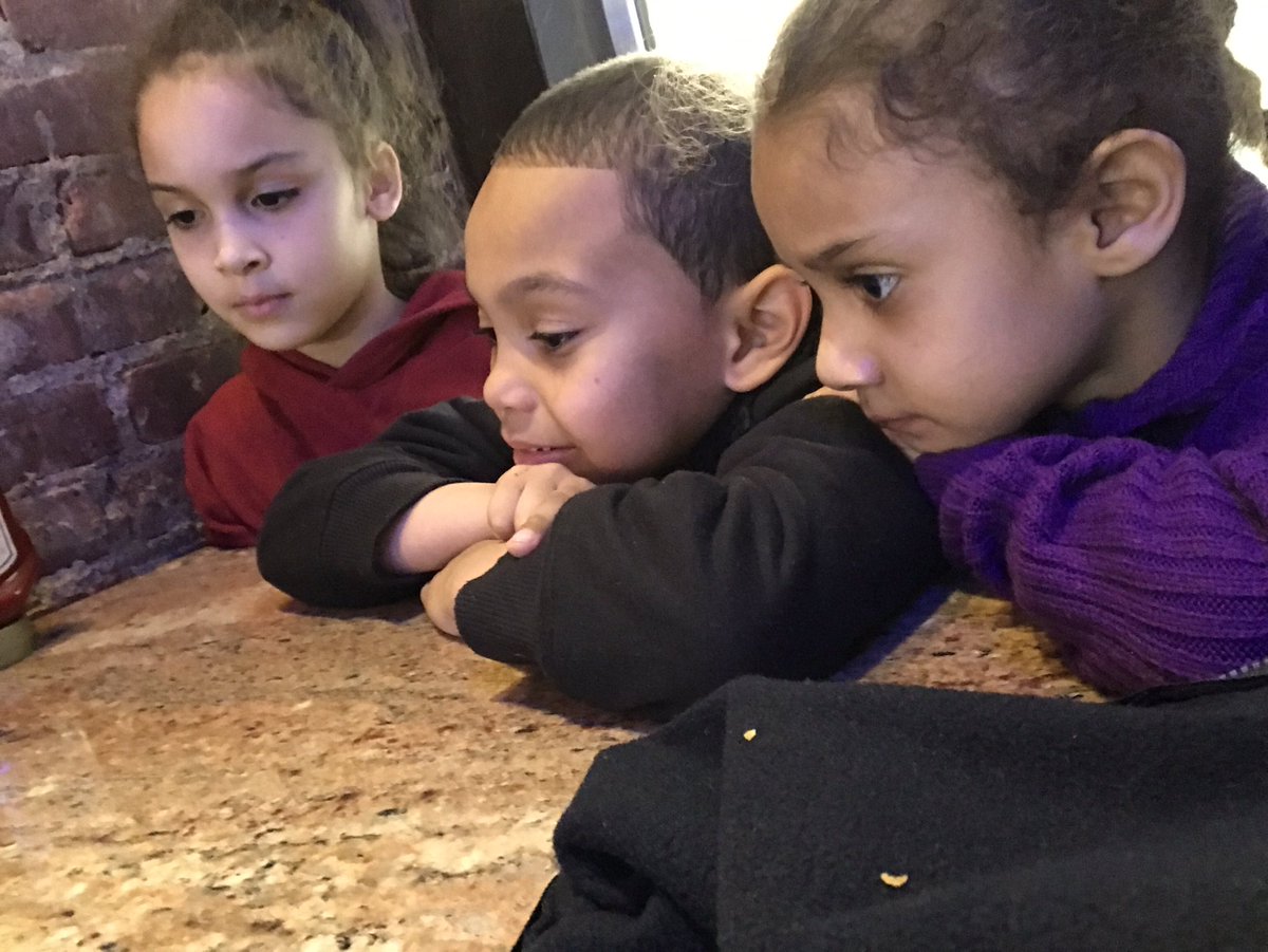 MyBrosKeeper00's tweet photo. Just me &amp; my cousins...
Samantha,   Me (Ryan) &amp; Analyse (NaNa) .... https://t.co/bv5kEMzv4F