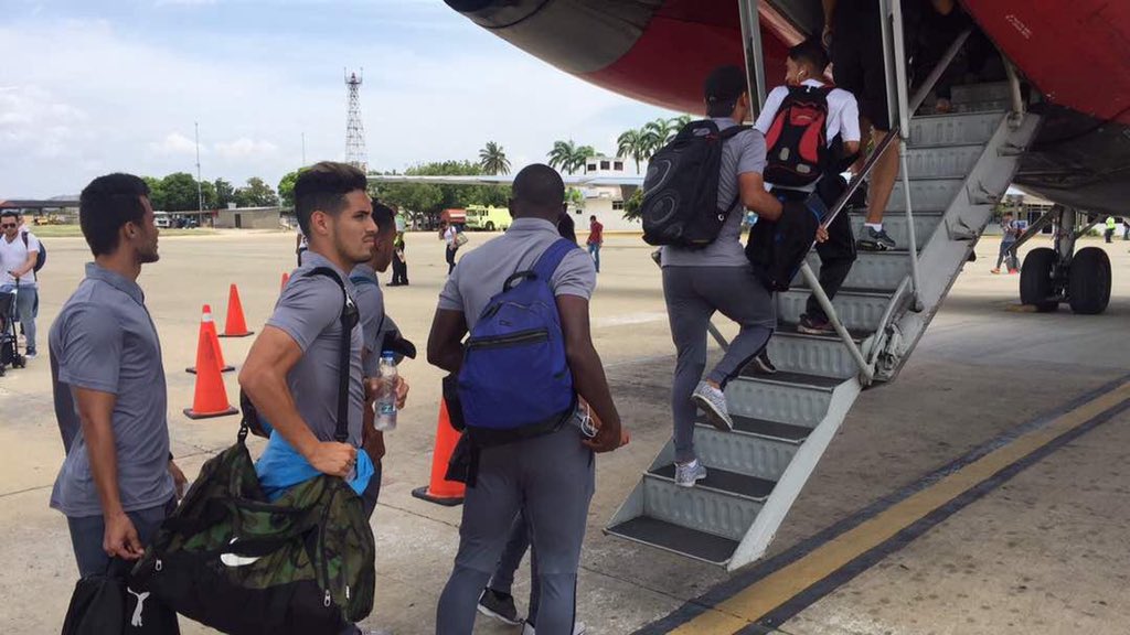 Portuguesa_FC's tweet photo. #Primera: ¡Rumbo a Puerto Ordaz! ✈️🛫⚽️ https://t.co/18IBOSD0j5