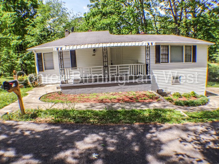 ConrexBham's tweet photo. Grill up great times on the deck of this 2-story home in Adamsville. This casual floor plan delivers 3bd/2ba striking livingroom!#rentconrex https://t.co/LjUFmzurdQ